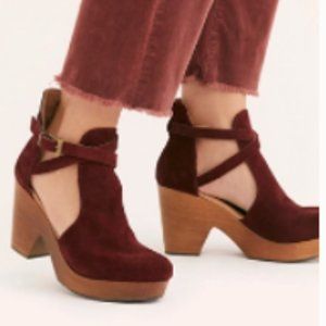 FP Cedar Clog -Burgundy Suede